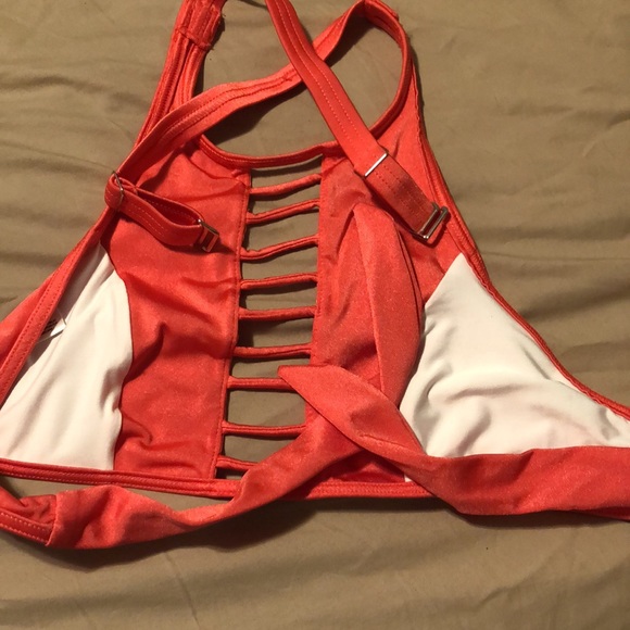 ⭐️SALE 3/$10⭐️Venus Bathing Suit TOP ONLY - size 6 -worn 1x - Picture 2 of 3